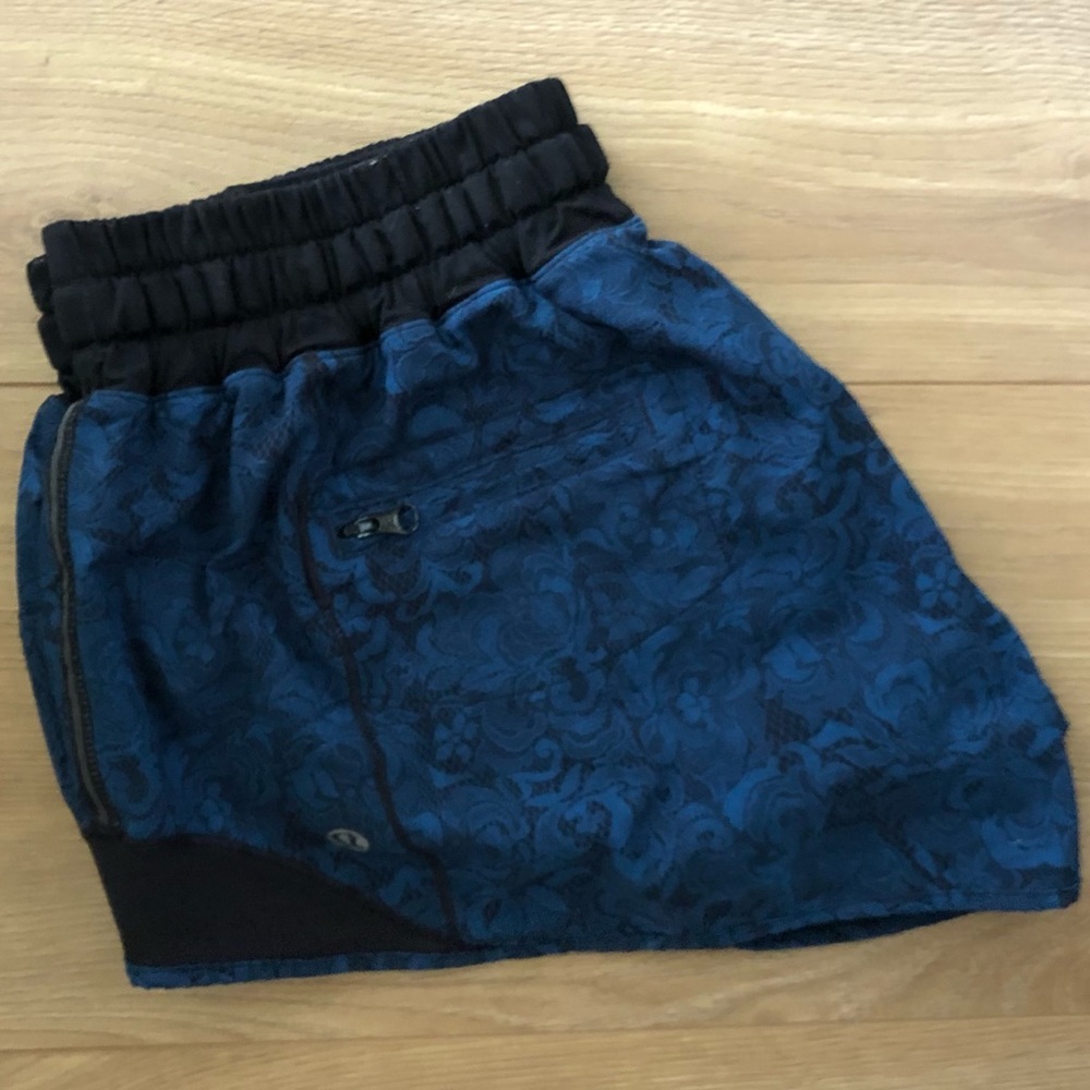 Lululemon Hotty Hot shorts - size 8 - 2.5